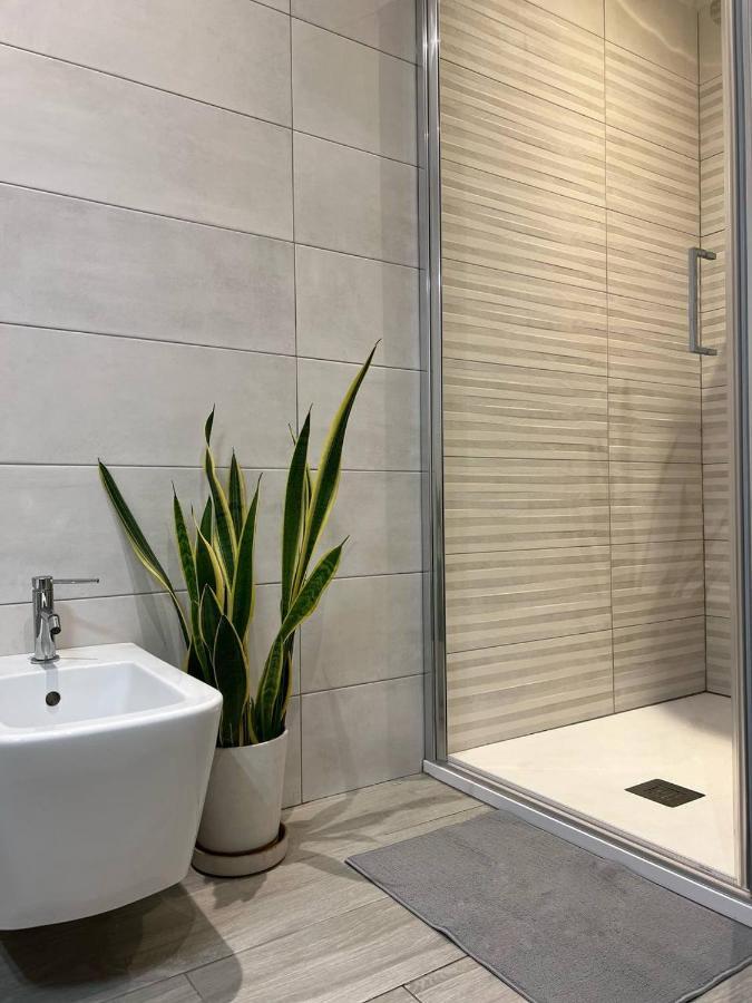 Life Is Beautiful Design Loft Navigli Romolo, Netflix, Wifi, Ac And Street Parking Milão Exterior foto