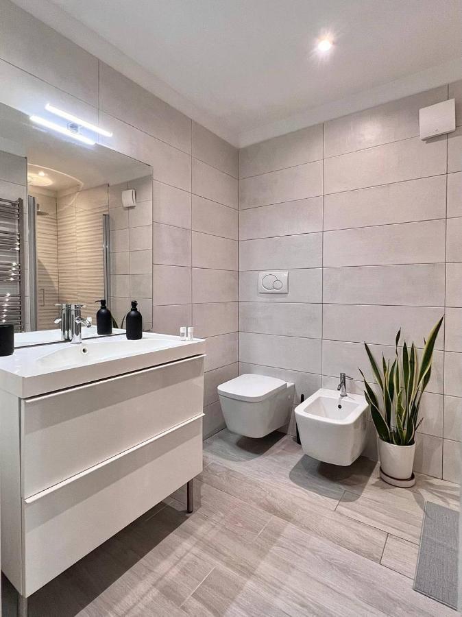 Life Is Beautiful Design Loft Navigli Romolo, Netflix, Wifi, Ac And Street Parking Milão Exterior foto